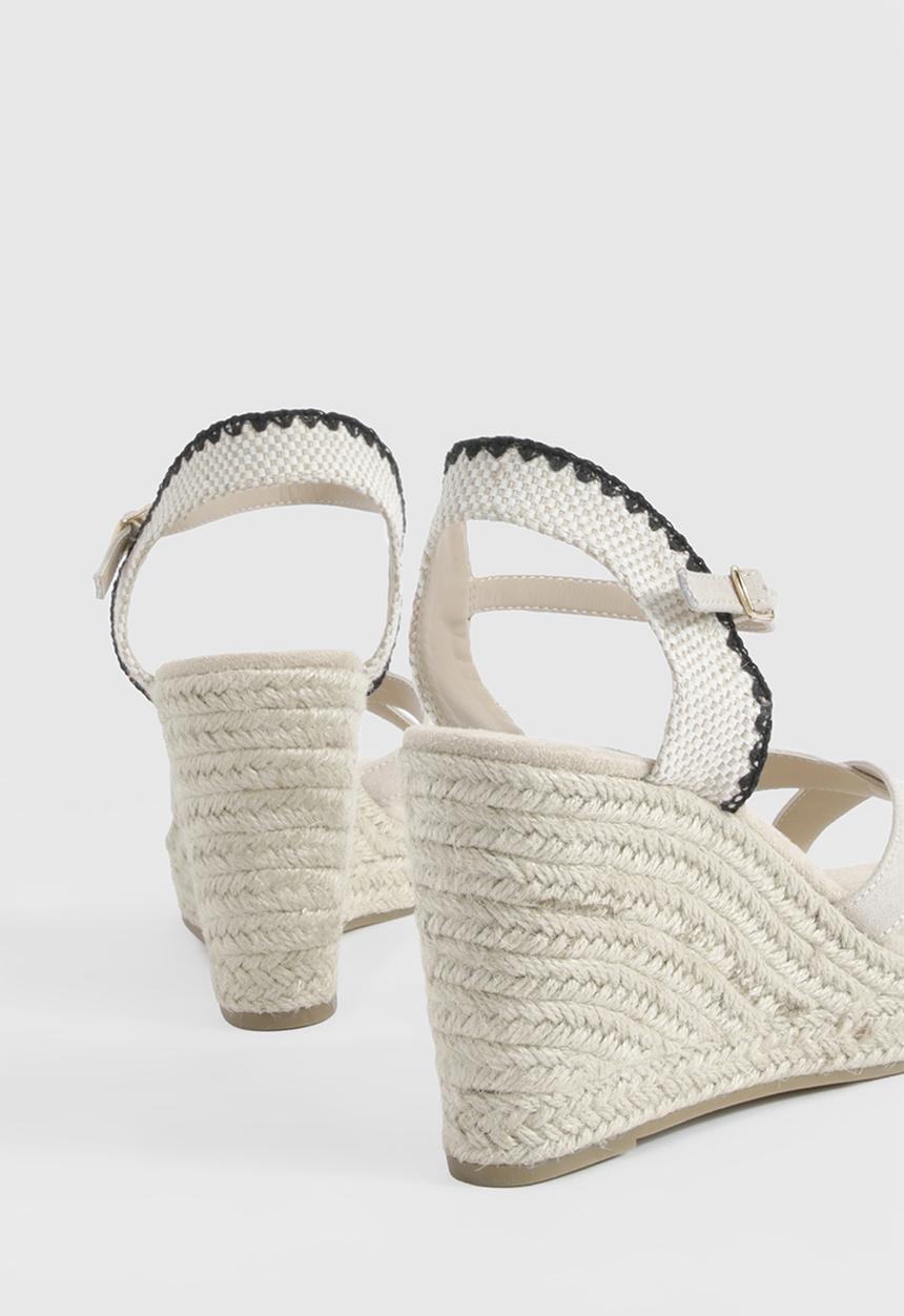 boohoo - Crossover 2 Part Topstitch Detail Wedges - Beige