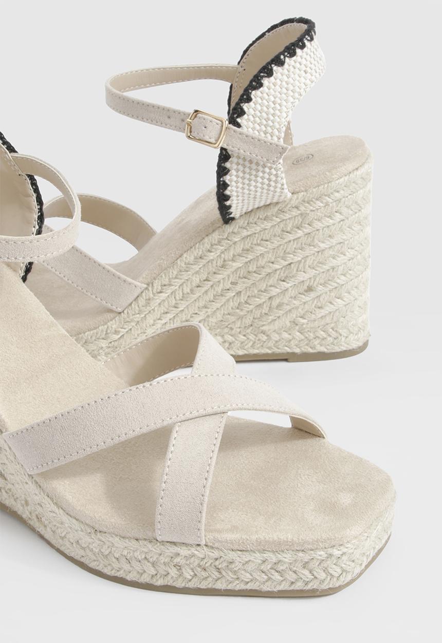 boohoo - Crossover 2 Part Topstitch Detail Wedges - Beige