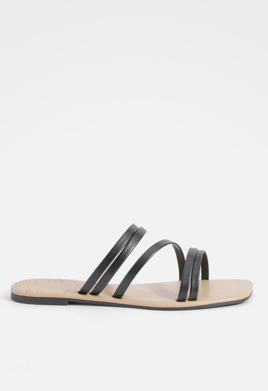 boohoo - Wide Fit Studded Sole Strappy Sandals - Black