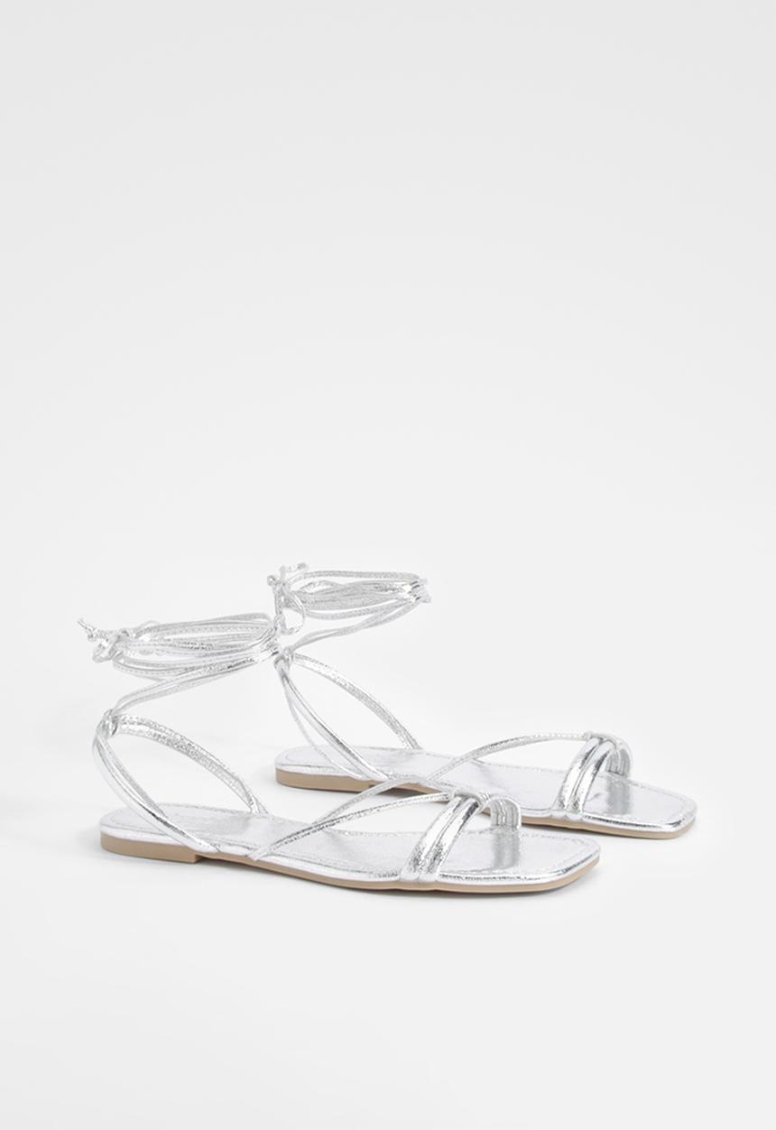 boohoo - Wide Fit Metallic Wrap Up Sandals