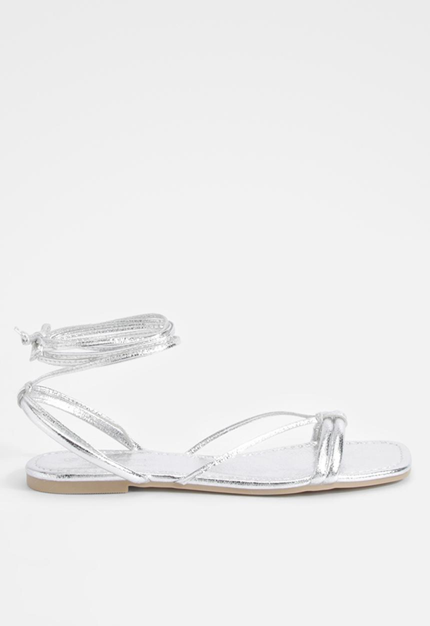 boohoo - Wide Fit Metallic Wrap Up Sandals