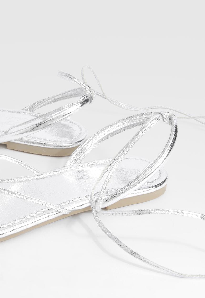 boohoo - Wide Fit Metallic Wrap Up Sandals