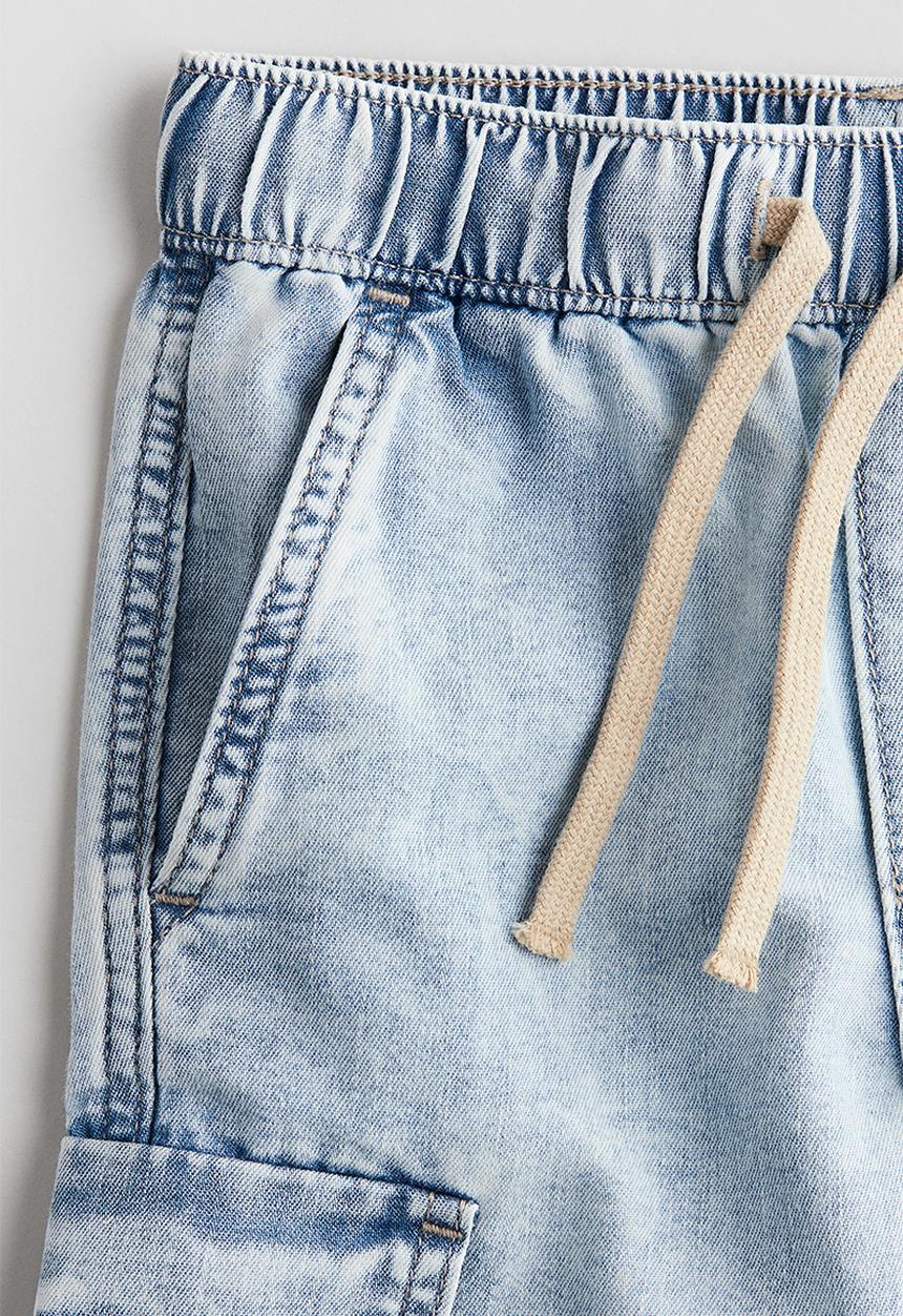 H&M - Keith Haring X H&M:  Denim cargo shorts - light denim blue