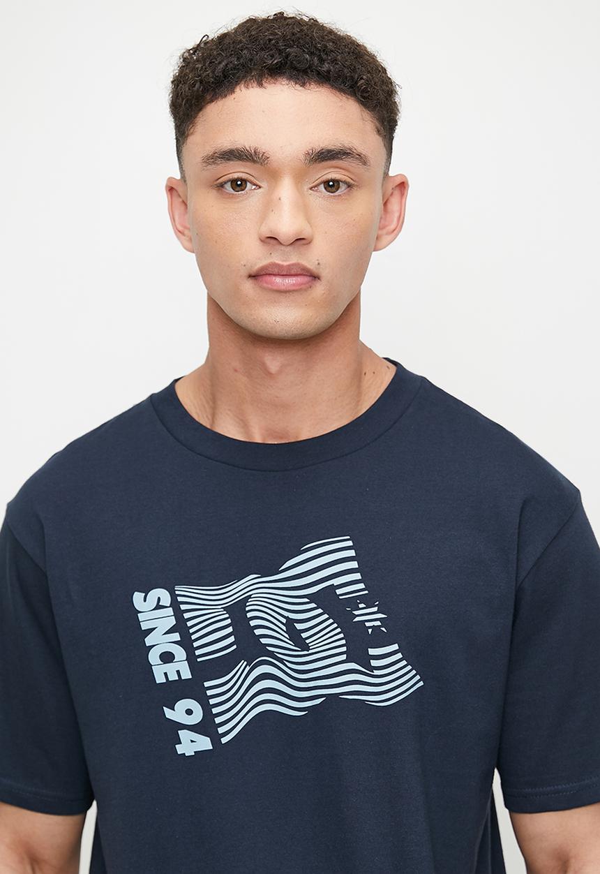 DC - 94 Flag ss tee - navy blazer