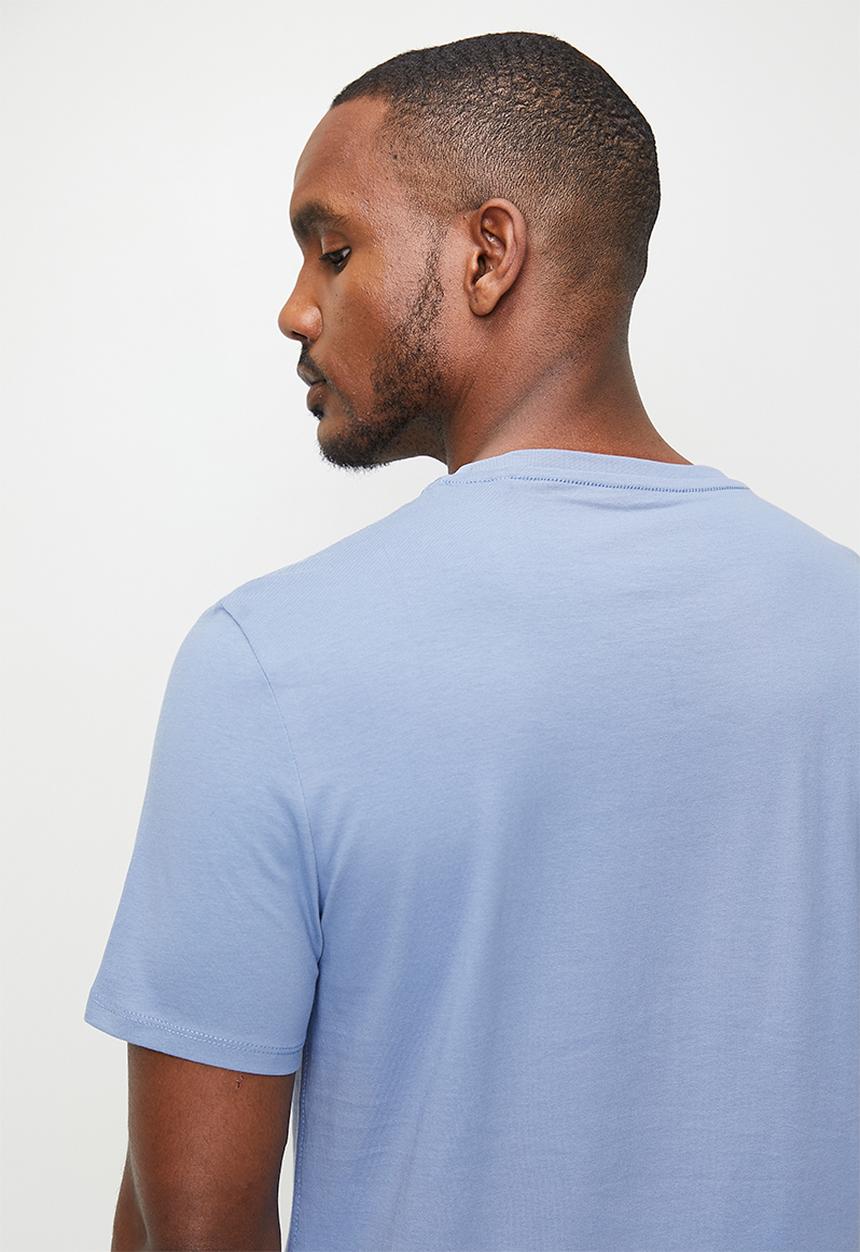 GUESS - Cn shots original logo tee - partly cloudy