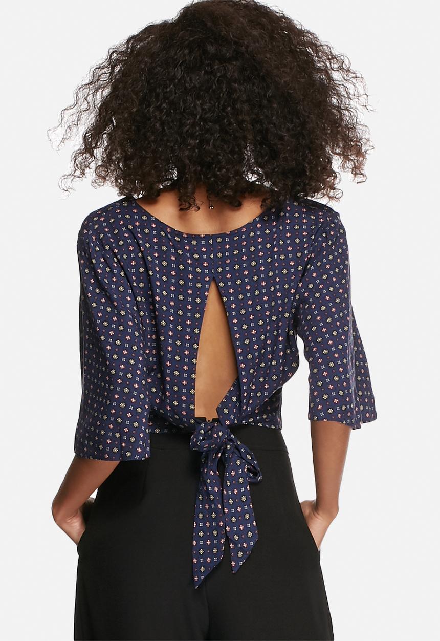 Influence. - Crop top