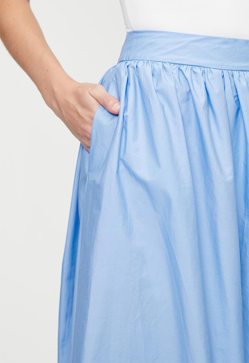 MILLA - Poplin skirt with embroidered hem - blue