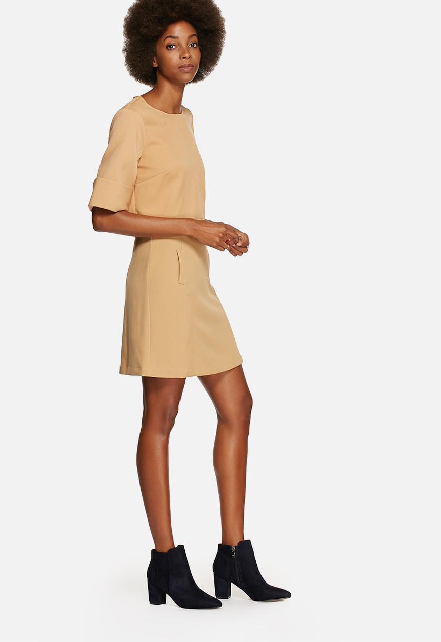 The Fifth - Front row top