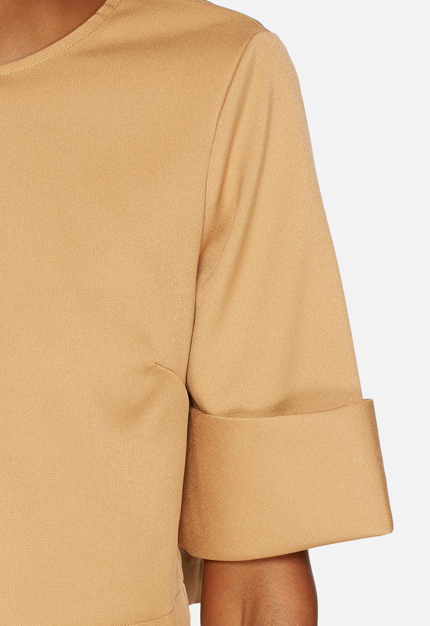 The Fifth - Front row top