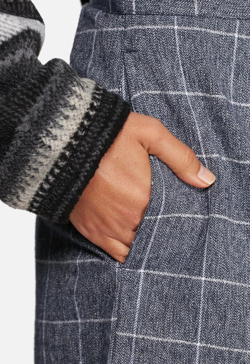 Native Youth - Brushed check shorts