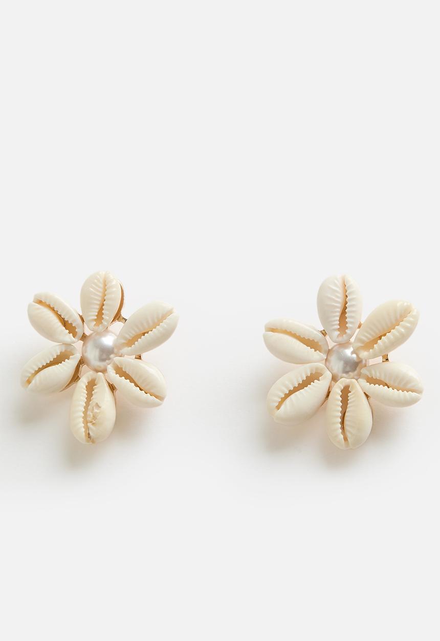 Superbalist - Cowie shell stud earrings - cream