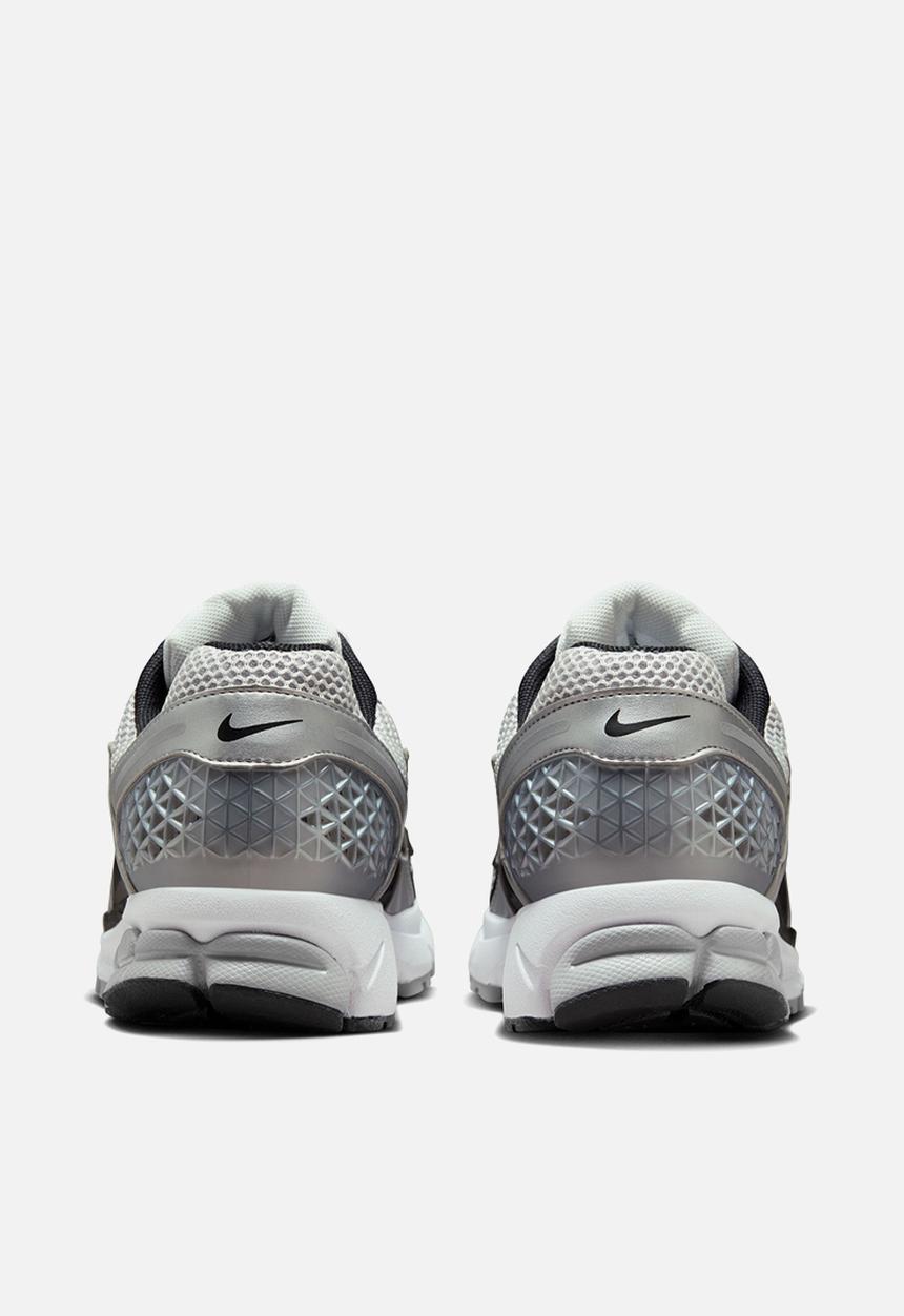 Nike - Nike Zoom Vomero 5