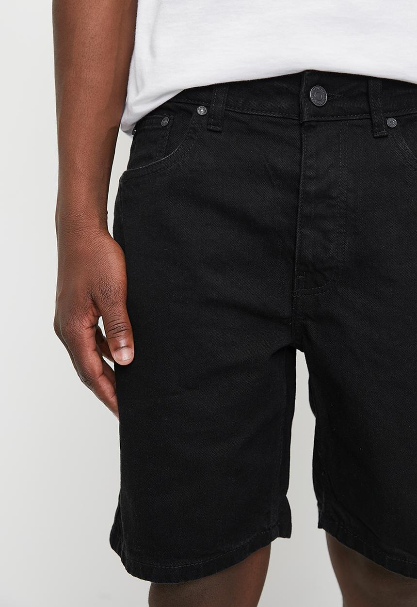 boohooMAN - Slim rigid denim shorts in black - true black
