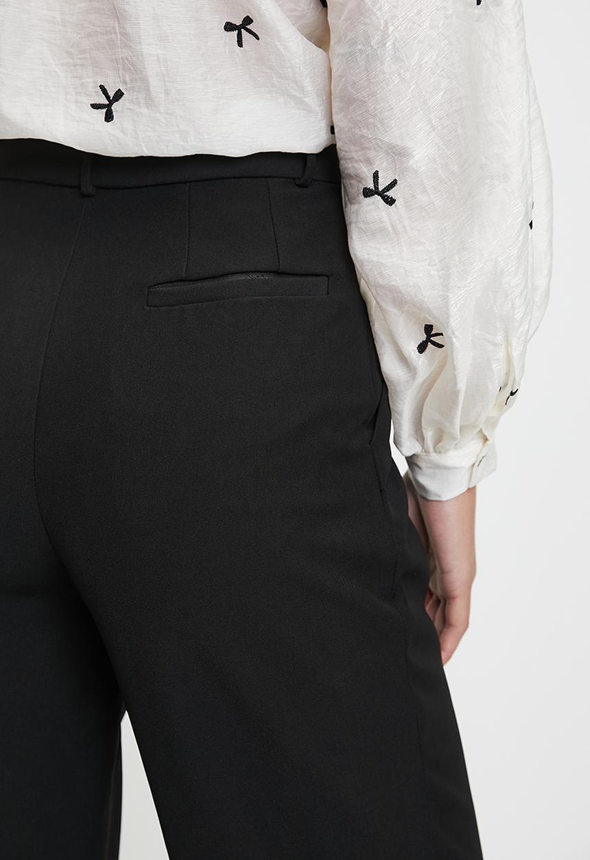 Me&B - Tailored Carrot Leg Pants In Black - Black