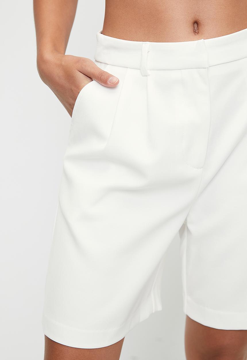 Me&B - Tailored short in milk - milk