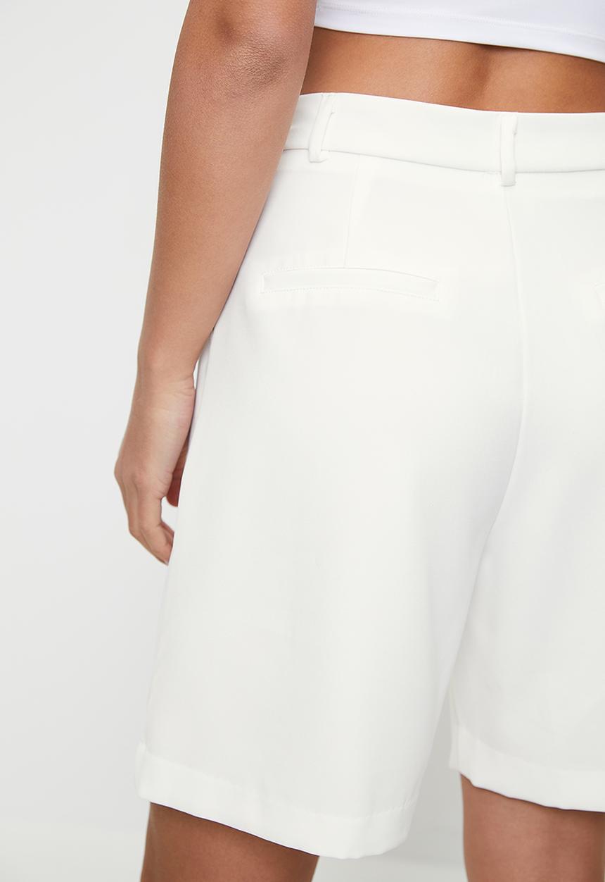 Me&B - Tailored short in milk - milk