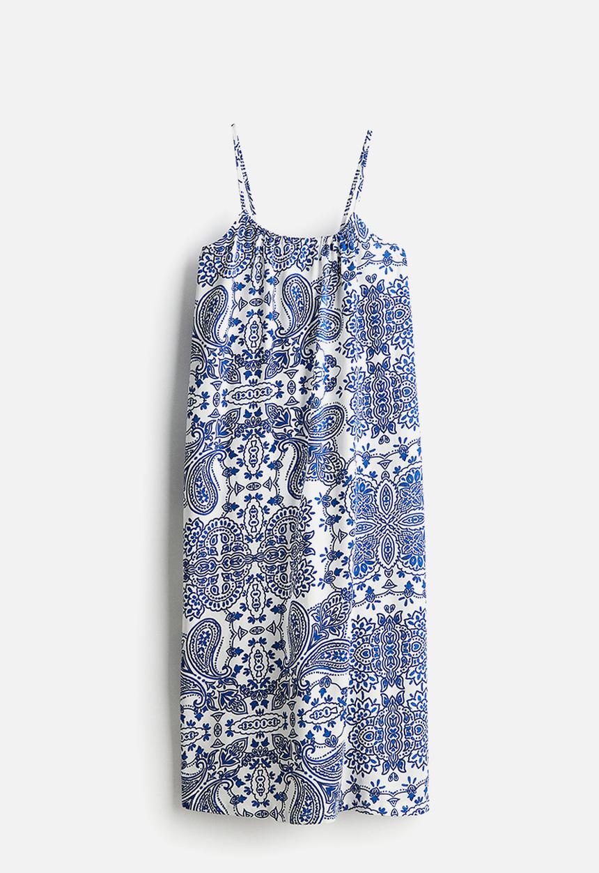 H&M - Oversized jersey dress - blue paisley patterned 