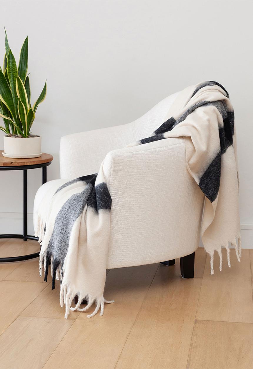 Linen House - Embrace Throw - Tartan