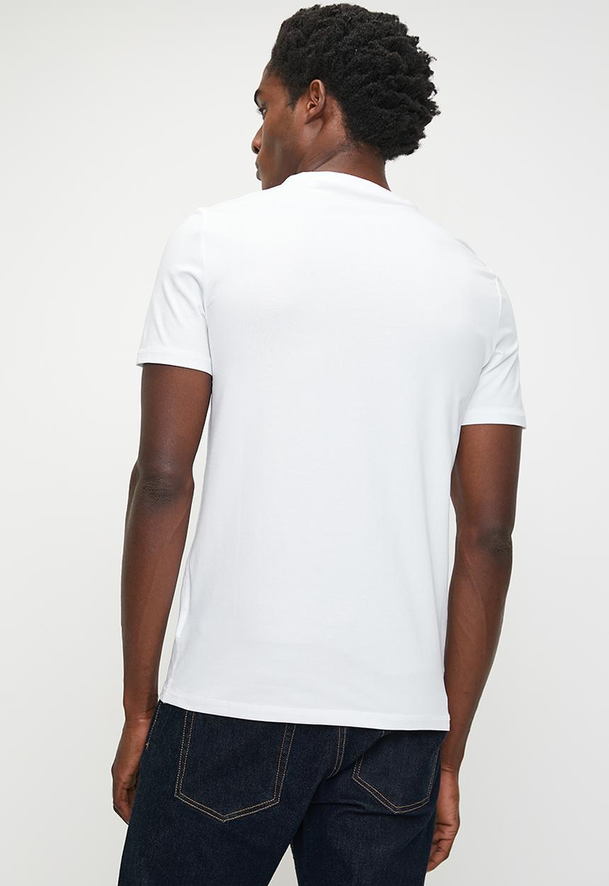 GUESS - Short sleeve cn small triangle logo tee - pure white