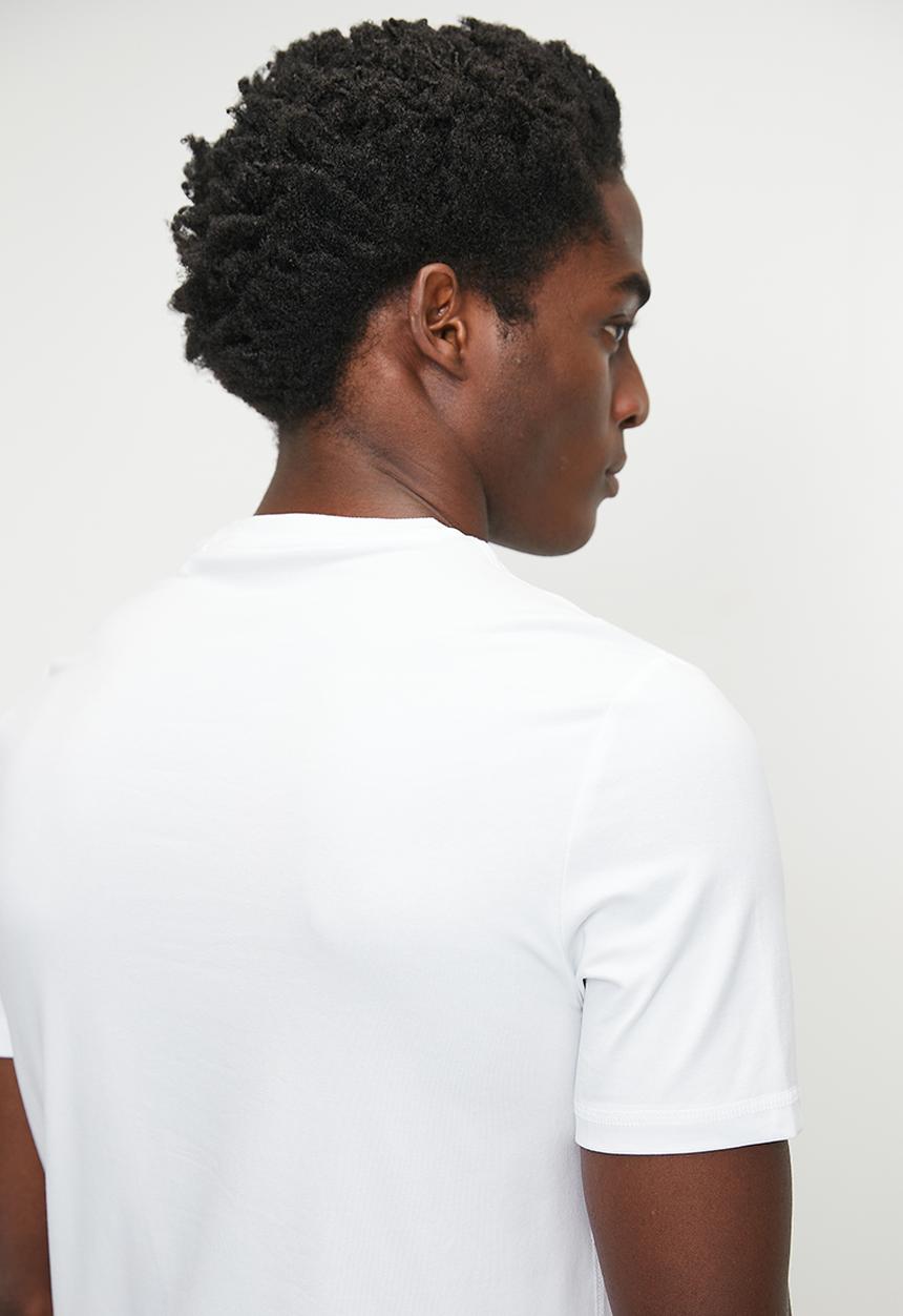 GUESS - Short sleeve cn small triangle logo tee - pure white