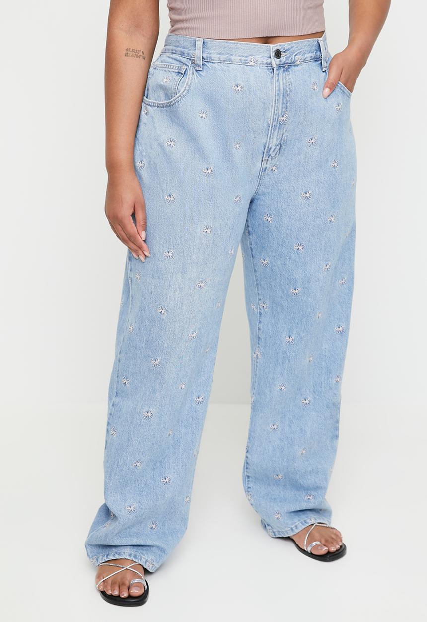 Cotton On - Plus Loose Straight Jean - Cloud Blue/Bow Embroidery