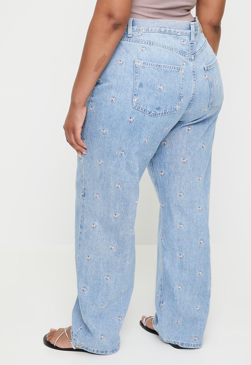 Cotton On - Plus Loose Straight Jean - Cloud Blue/Bow Embroidery