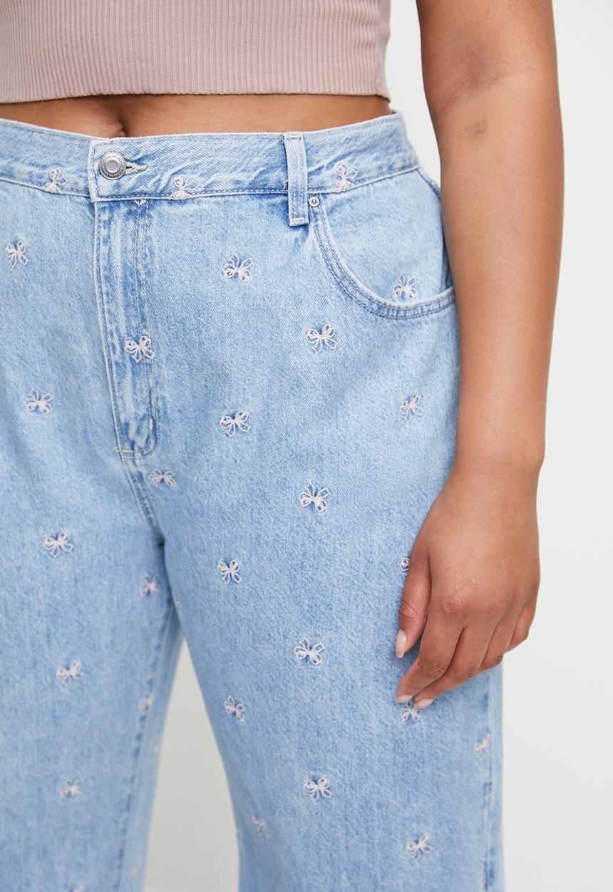 Cotton On - Plus Loose Straight Jean - Cloud Blue/Bow Embroidery