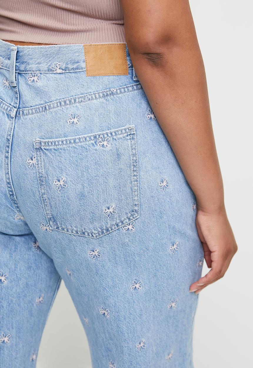 Cotton On - Plus Loose Straight Jean - Cloud Blue/Bow Embroidery