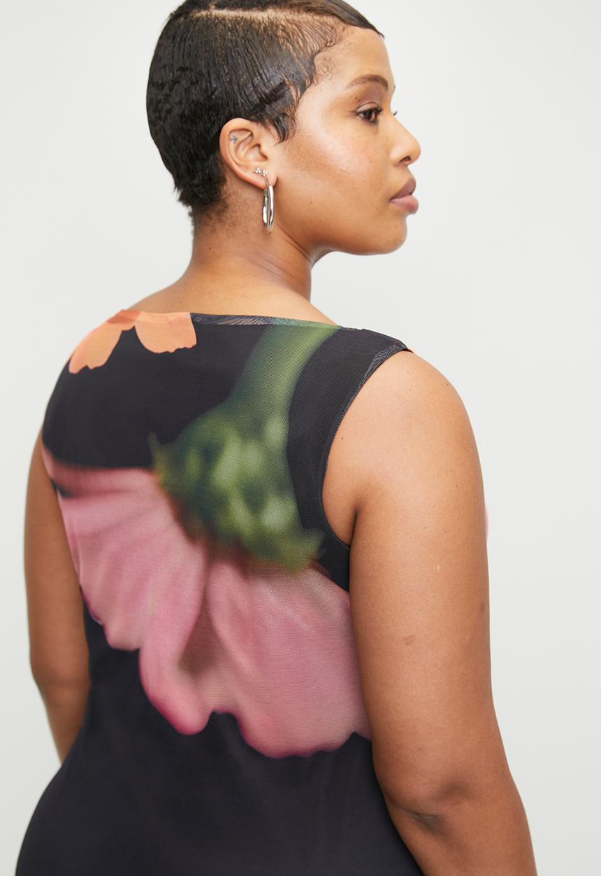 Me&B - Plus Sleeveless Mesh Dress In Sunset Flower - Sunsetflower