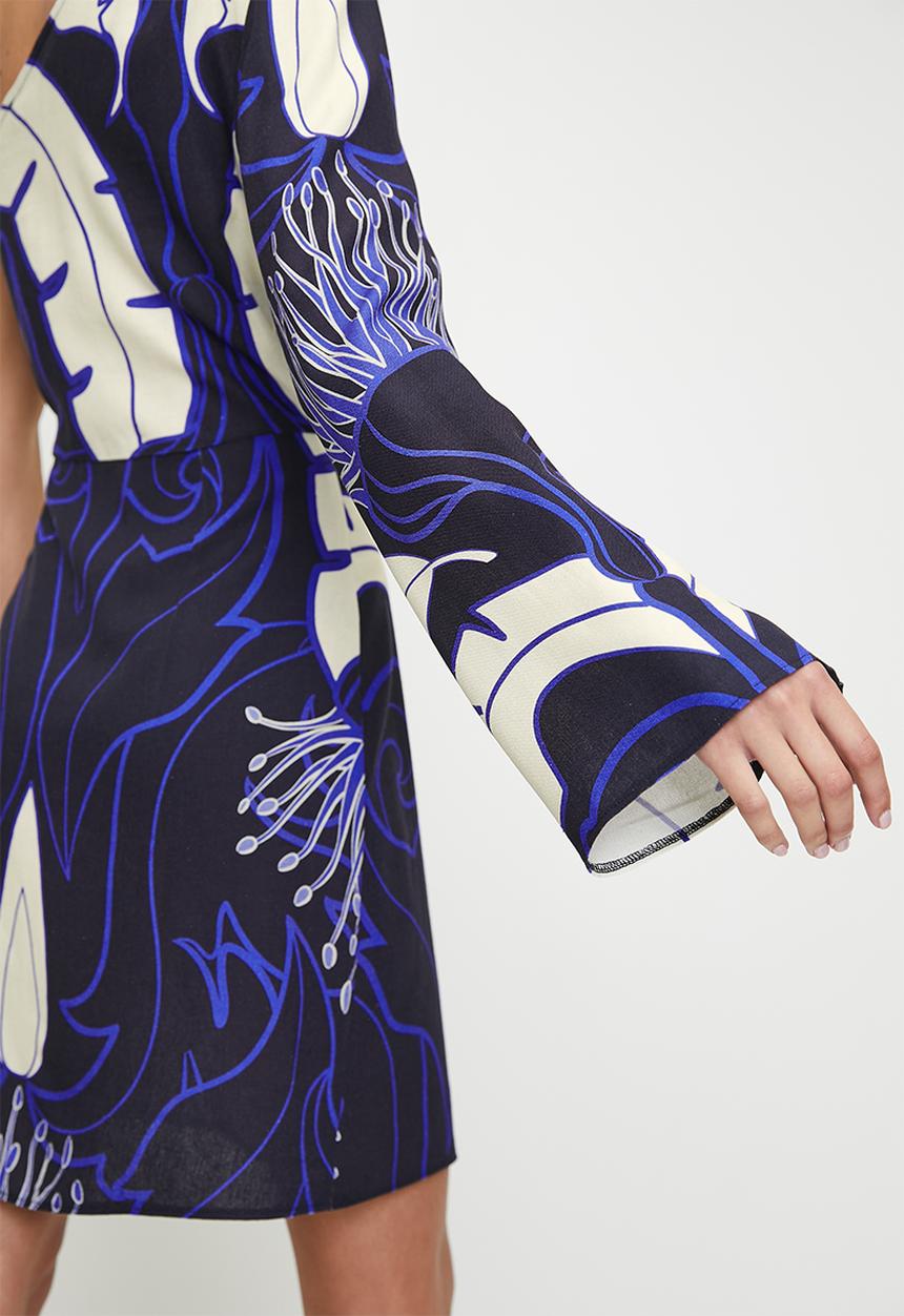 Superbalist - Statement sleeve mini shift dress - blue damascus macro leaf