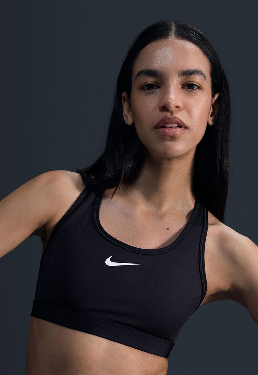 Nike - Plus Nike Swoosh Women's Med-Support Padded Sports Bra - Black/Whitee
