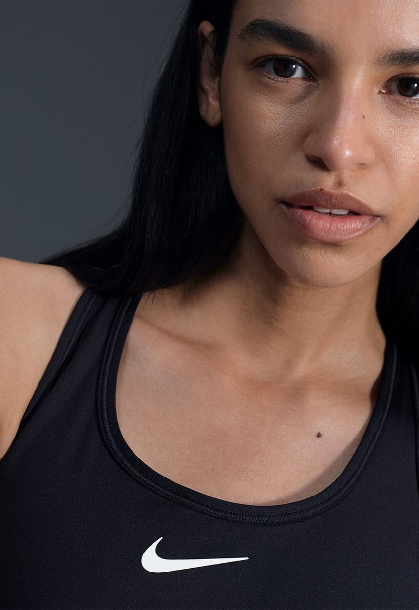 Nike - Plus Nike Swoosh Women's Med-Support Padded Sports Bra - Black/Whitee