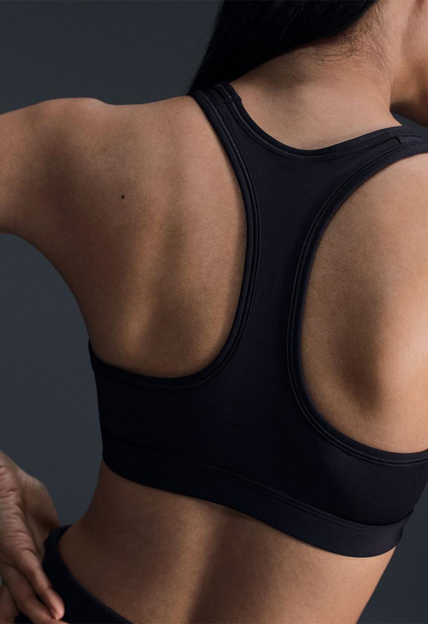Nike - Plus Nike Swoosh Women's Med-Support Padded Sports Bra - Black/Whitee