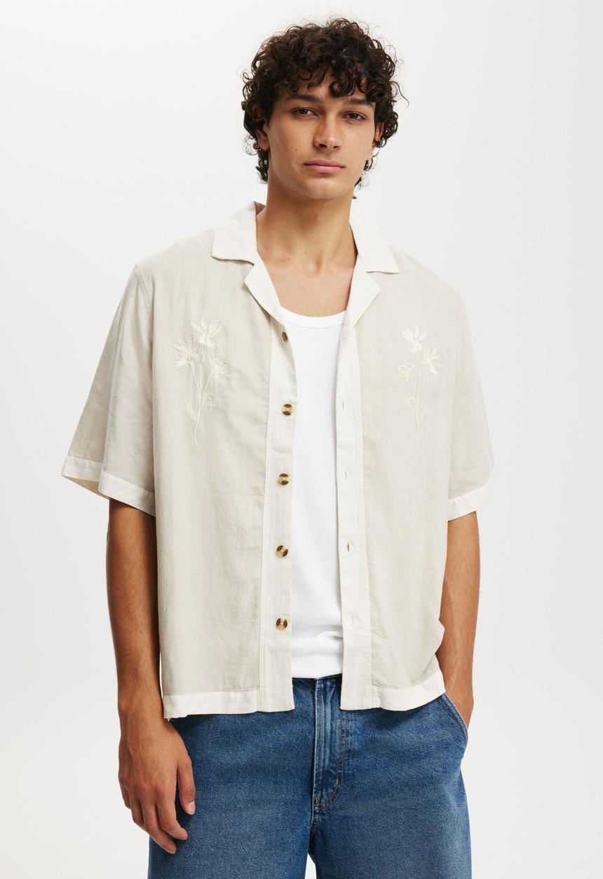 Cotton On - Cabana Short Sleeve Shirt - Stone Floral
