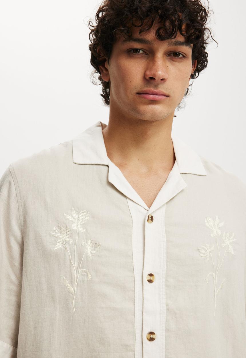 Cotton On - Cabana Short Sleeve Shirt - Stone Floral