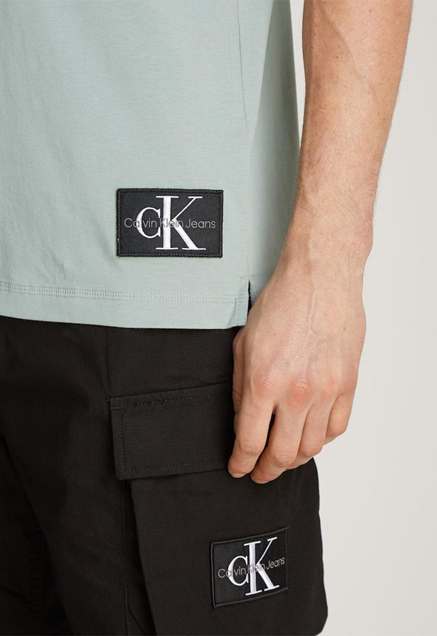 Calvin Klein - Badge Relaxed Tee - Slate Gray