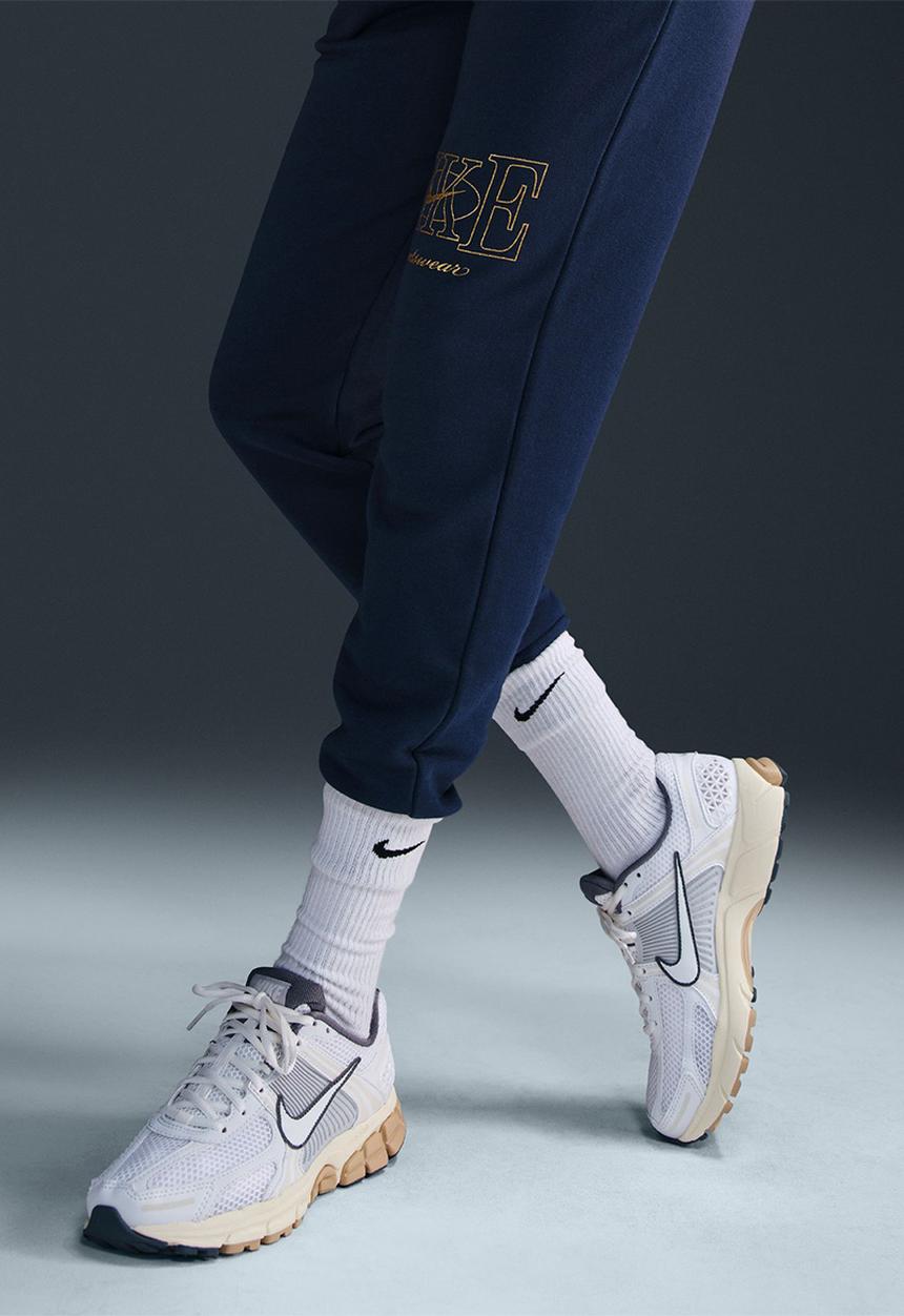 Nike - Nike Club trackpants - obsidian