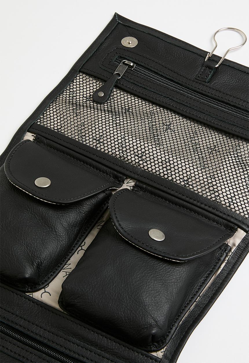 Thandana - Roll up toiletry - Black