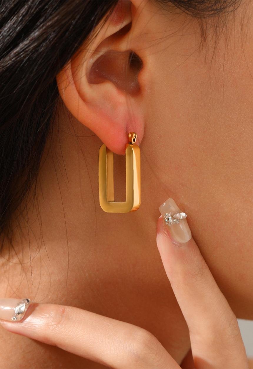 Zoe on Trend - Long hoop earring - gold