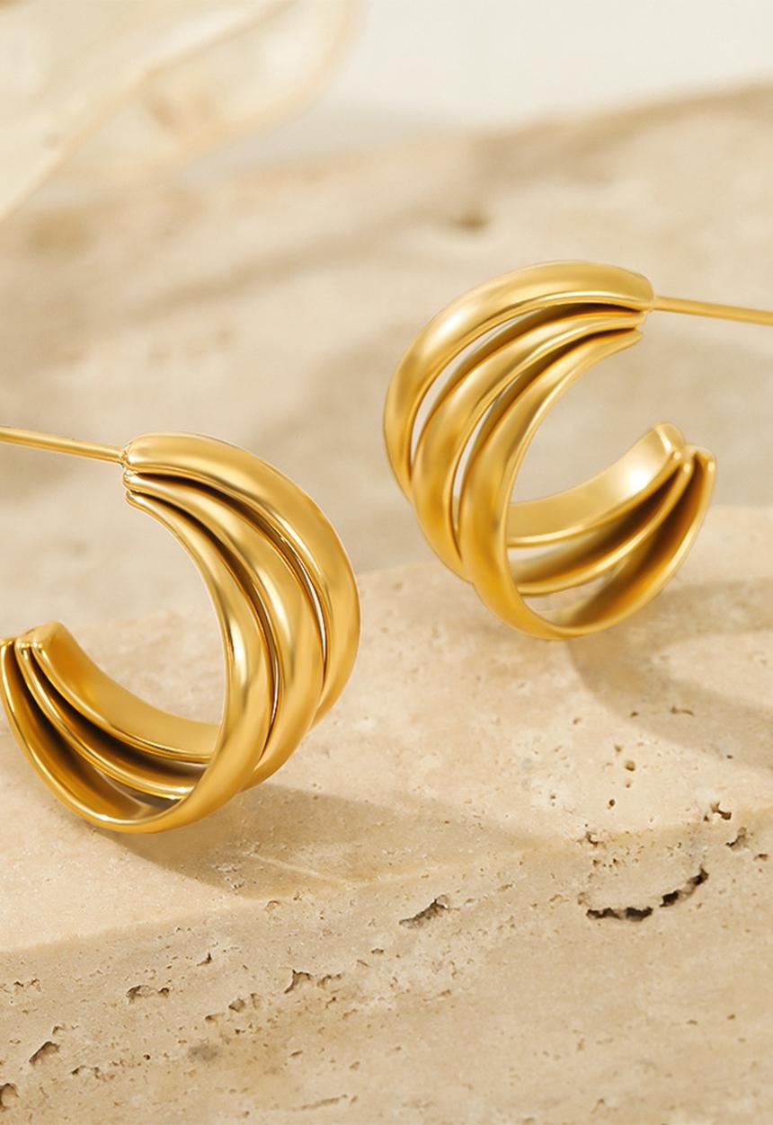 Zoe on Trend - Triple twisted hoop earring - gold