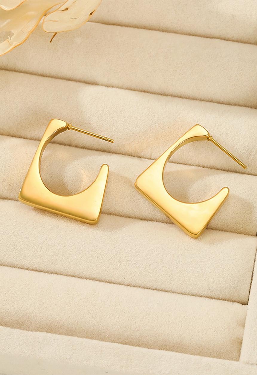 Zoe on Trend - Modern hoop earring- gold