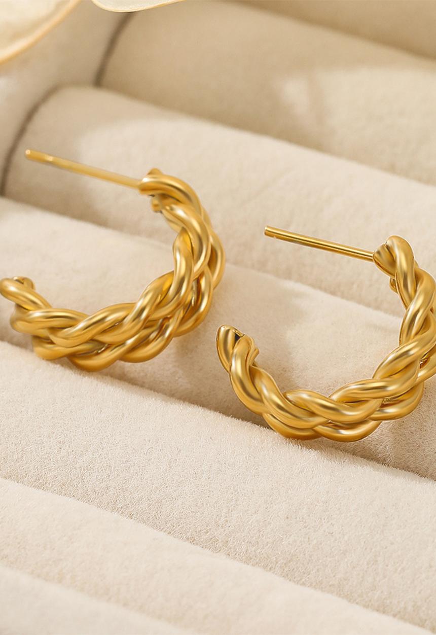 Zoe on Trend - Twisted rope hoop earring - gold