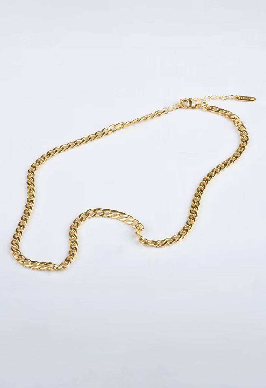 Zoe on Trend - Modern curb necklace - gold