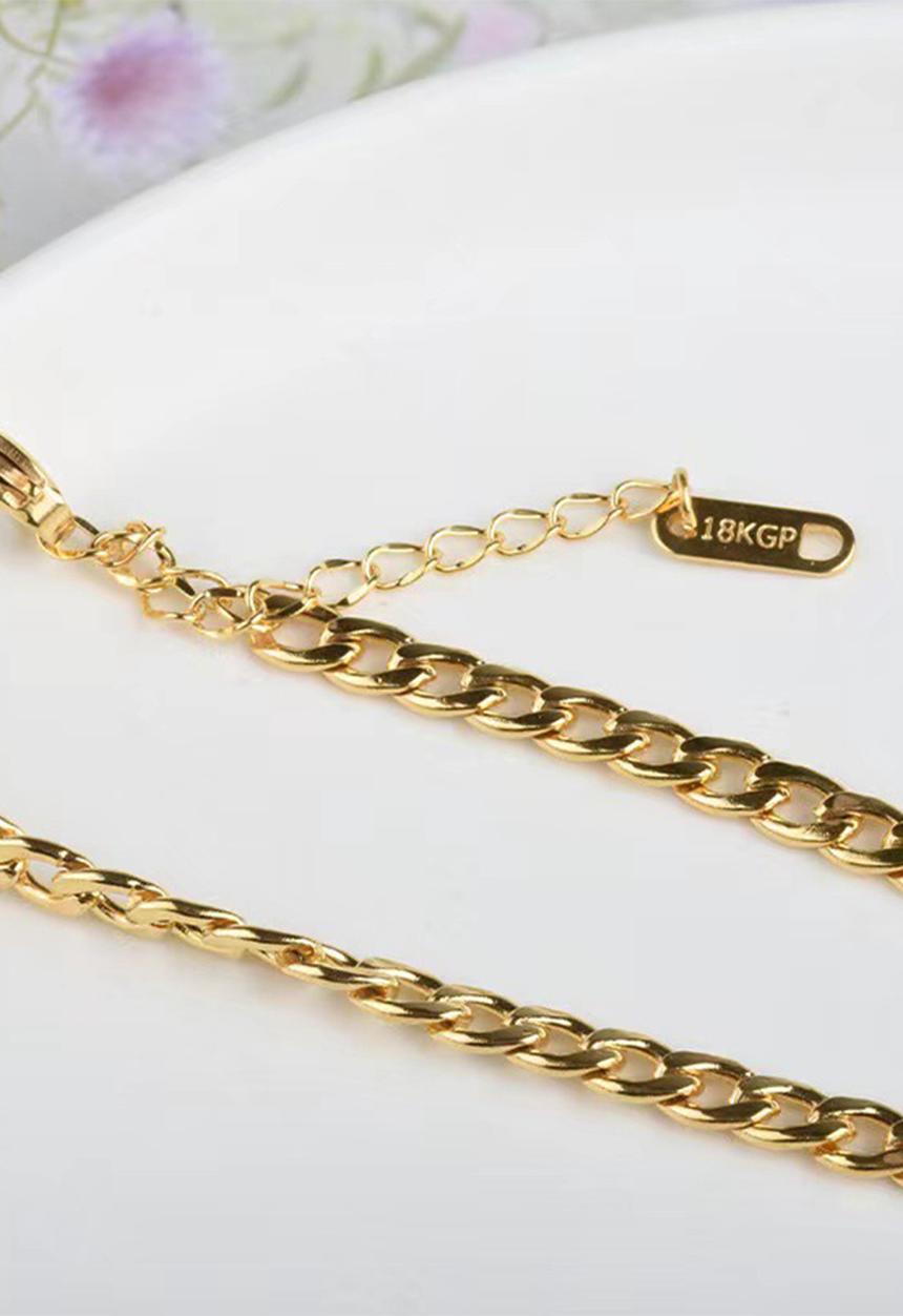 Zoe on Trend - Modern curb necklace - gold