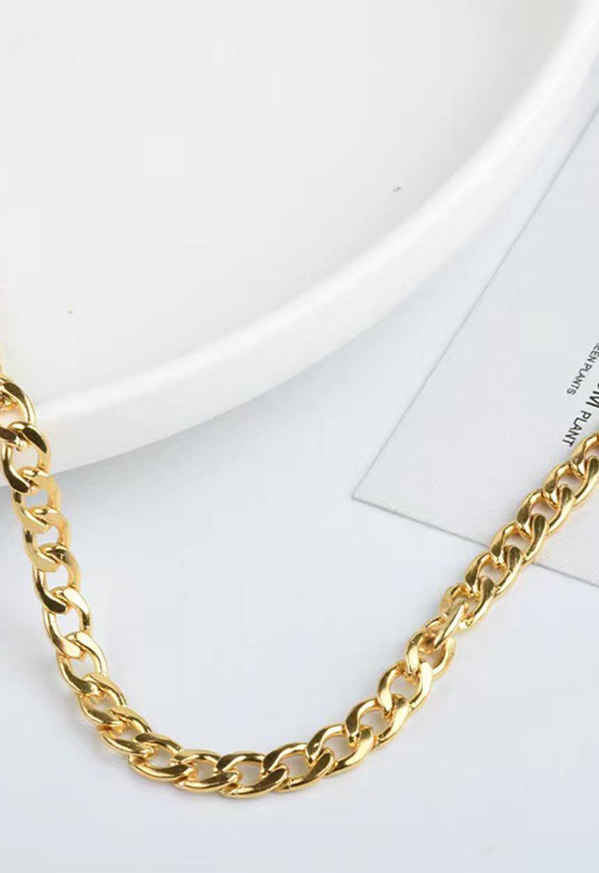 Zoe on Trend - Modern curb necklace - gold