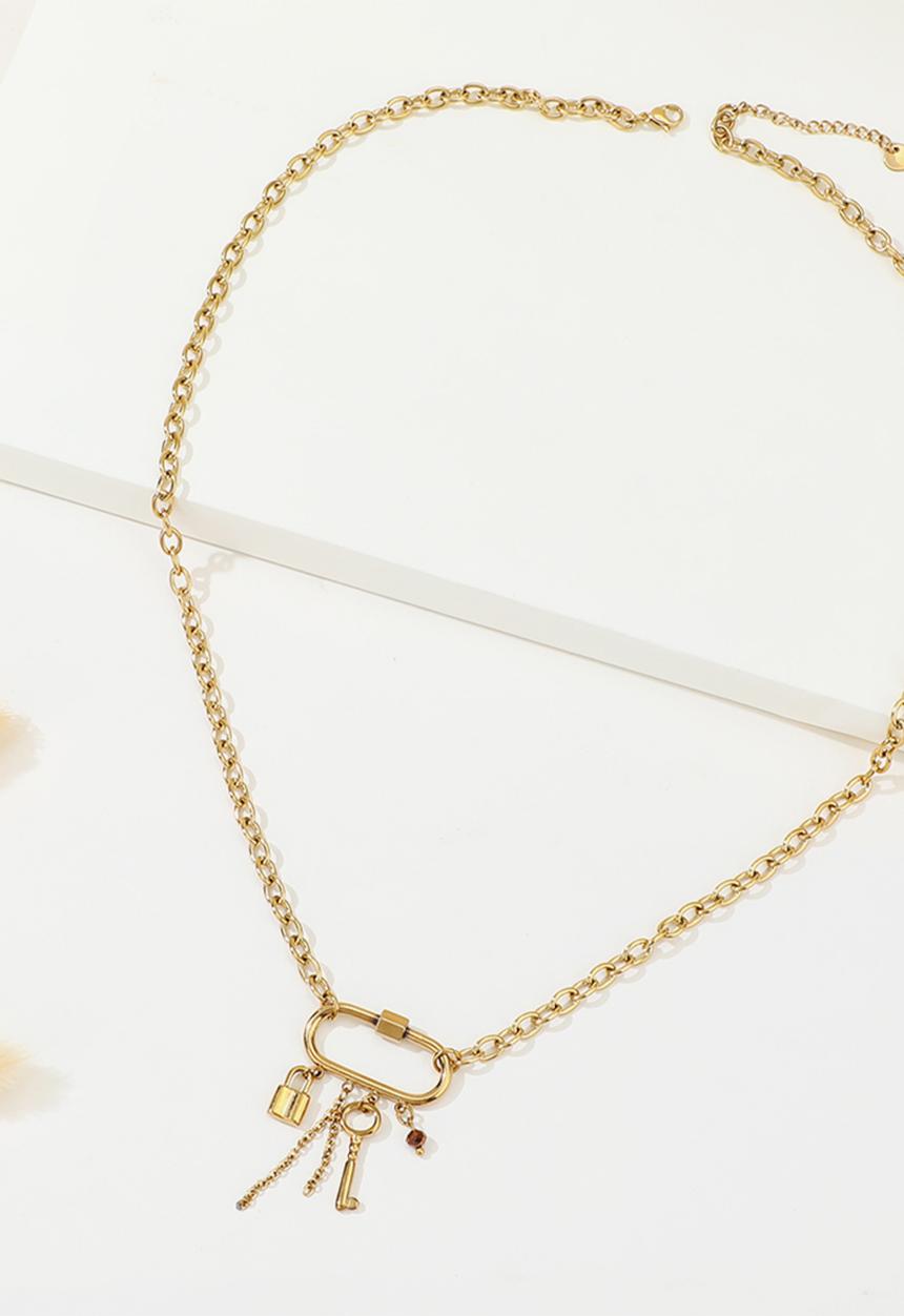 Zoe on Trend - Designer carabiner necklace - gold