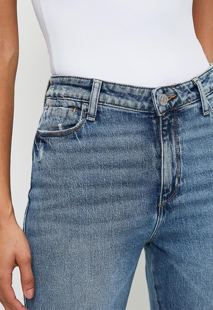 GUESS - 1981 High Rise Straight - Mid Wash