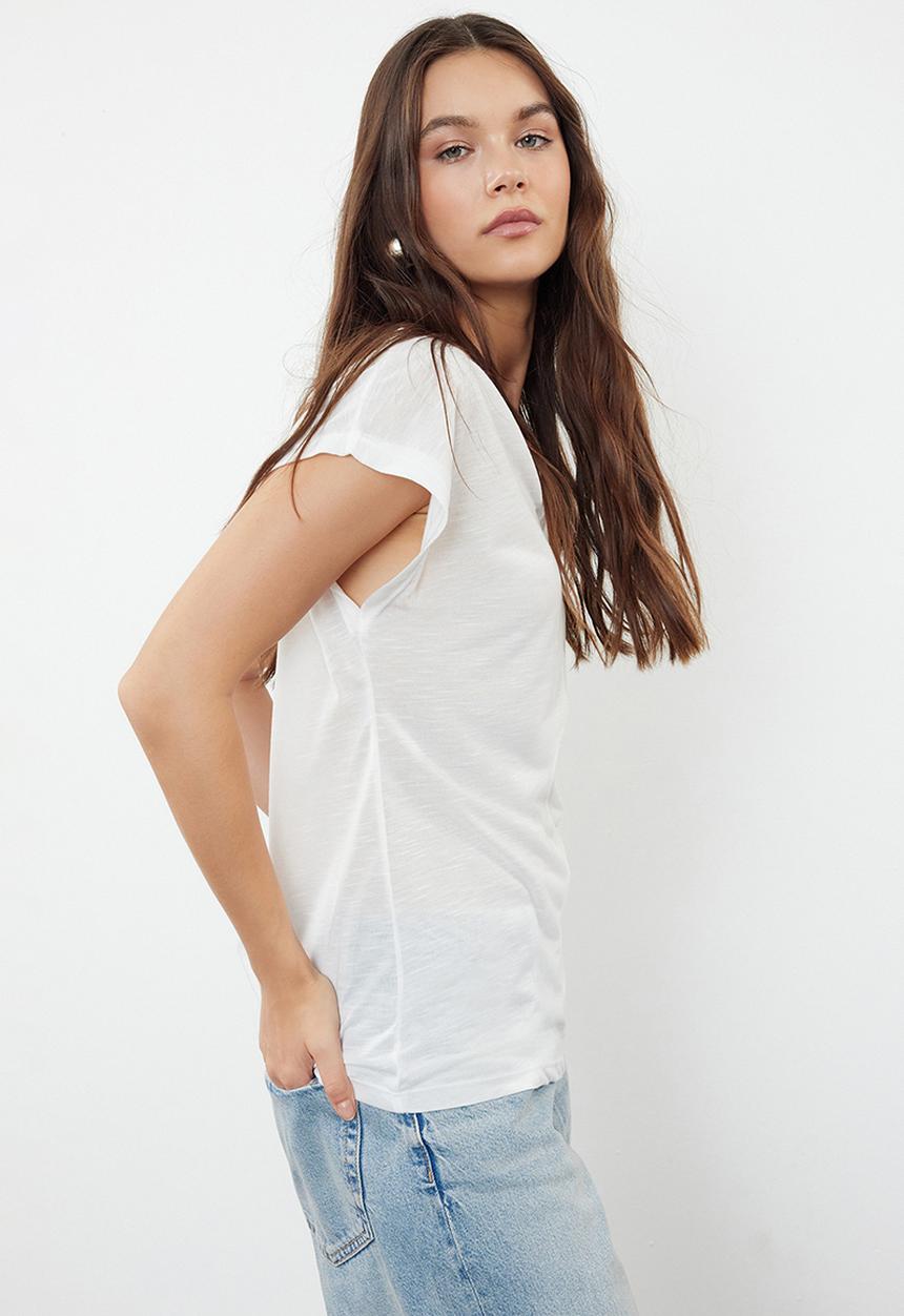 Trendyol - V-neck relaxed knit t-shirt - white