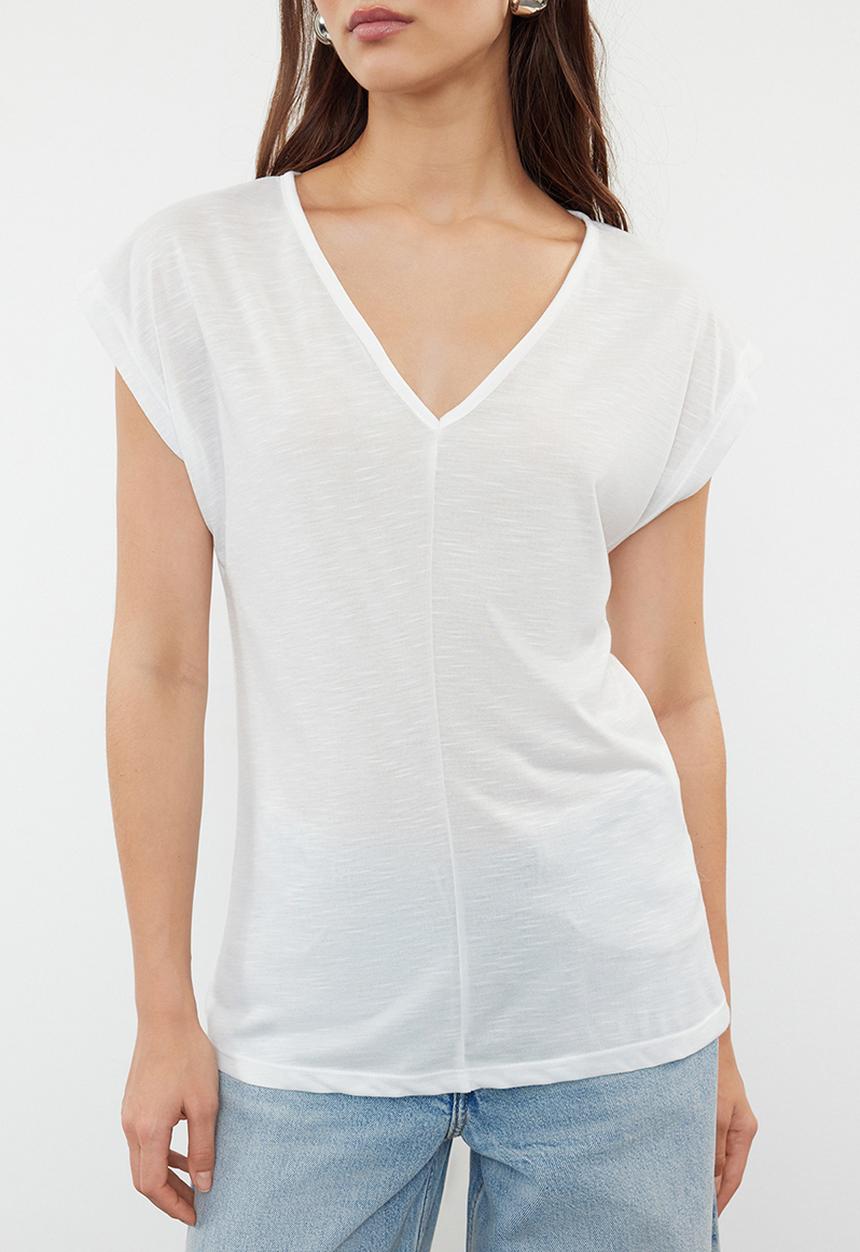 Trendyol - V-neck relaxed knit t-shirt - white