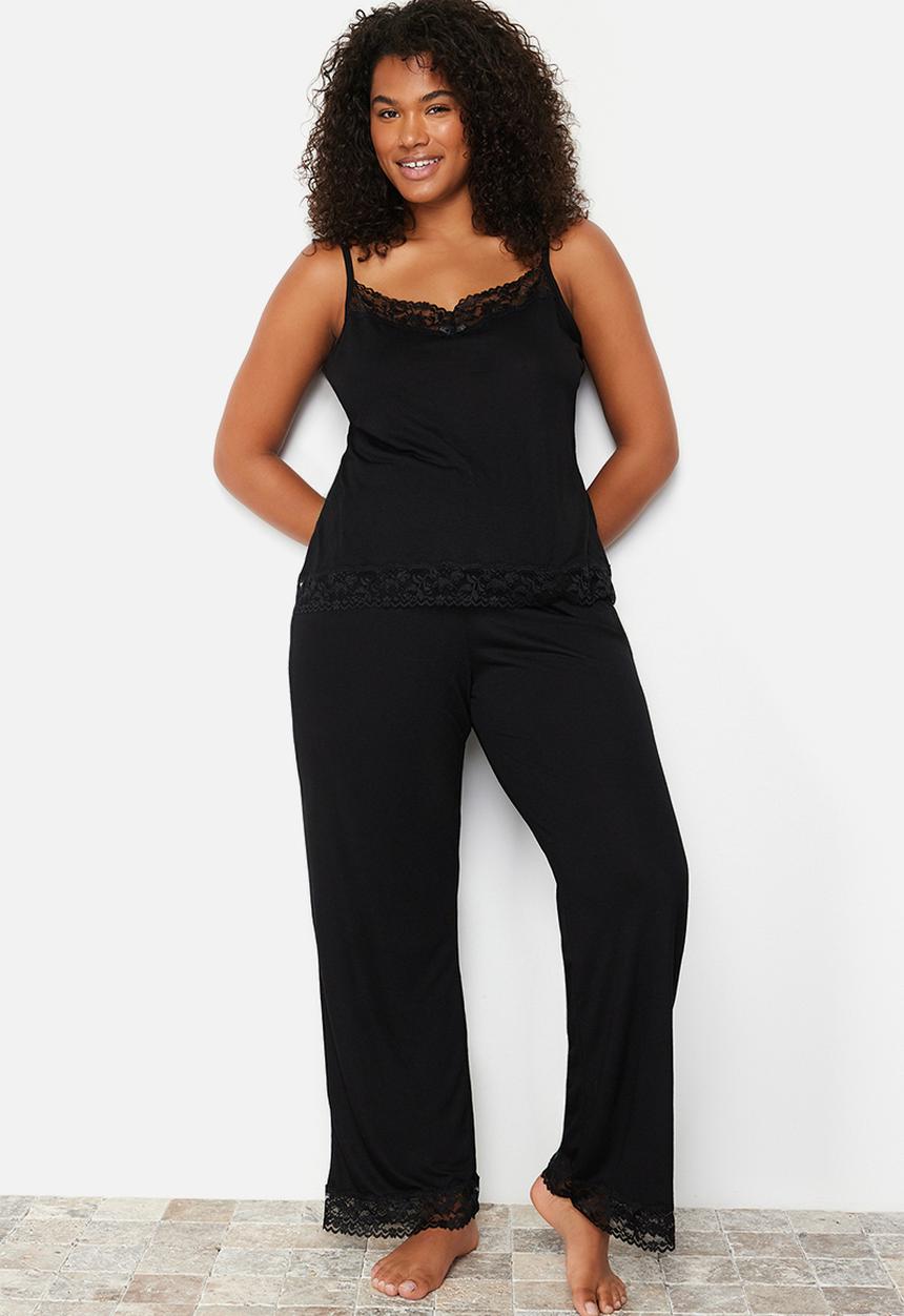 Trendyol - Plus Lace Detailed Knitted Pajama Set - Black
